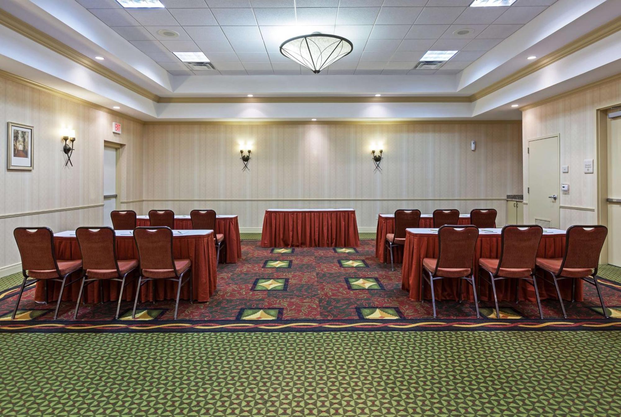 Hilton Garden Hotel 3*