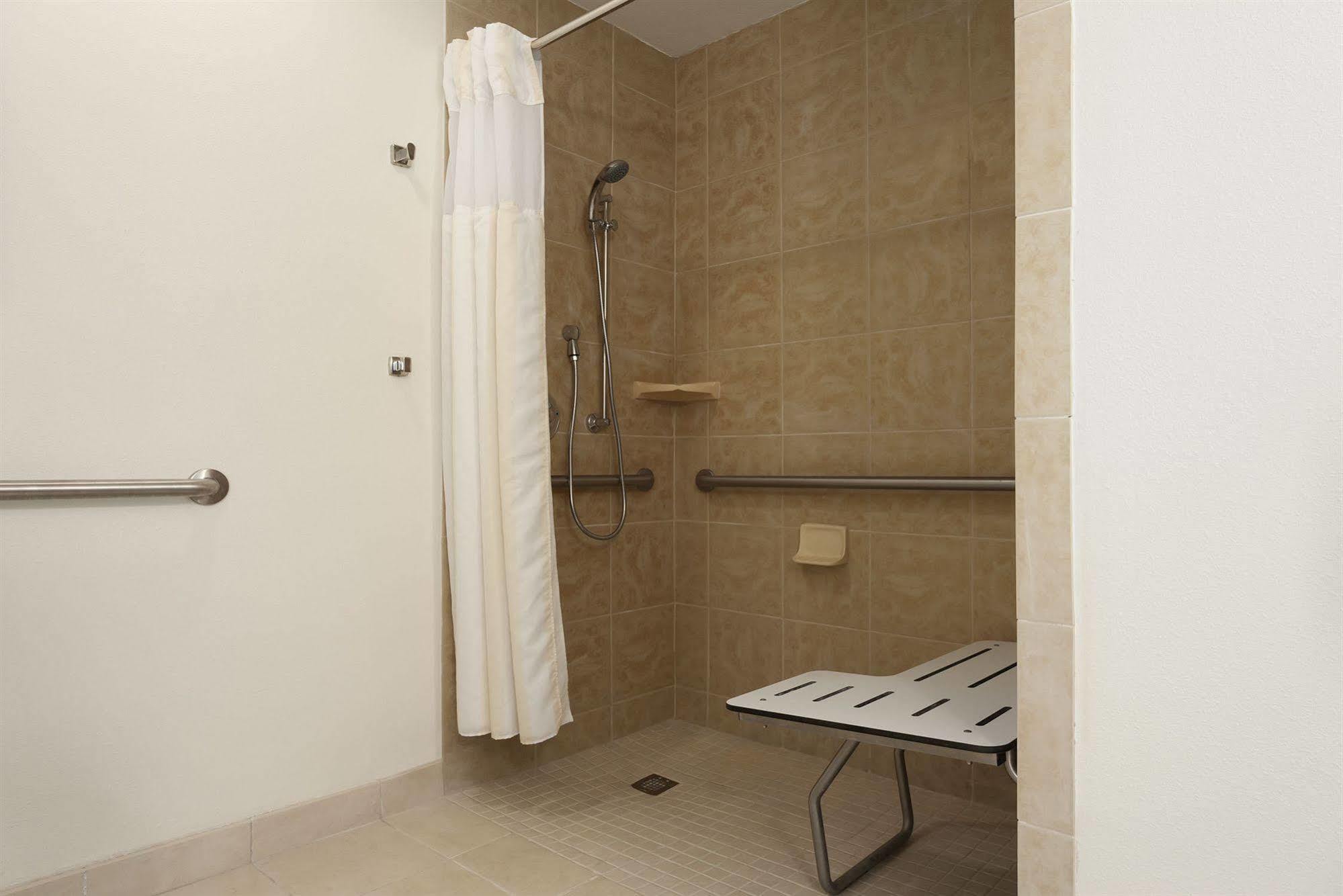 Hilton Garden Hotel 3*